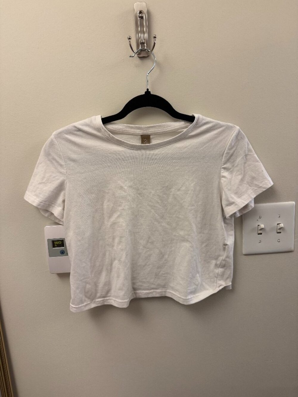 basic cropped white tee